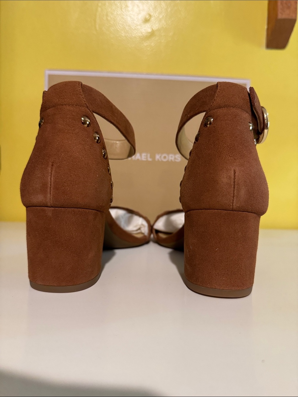 NIB Michael Kors suede sandals size 8. - Picture 3 of 4